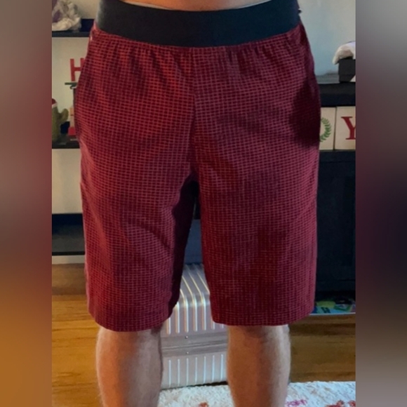 Lululemon Men's RARE Core Short Grid Red size M - Picture 5 of 10